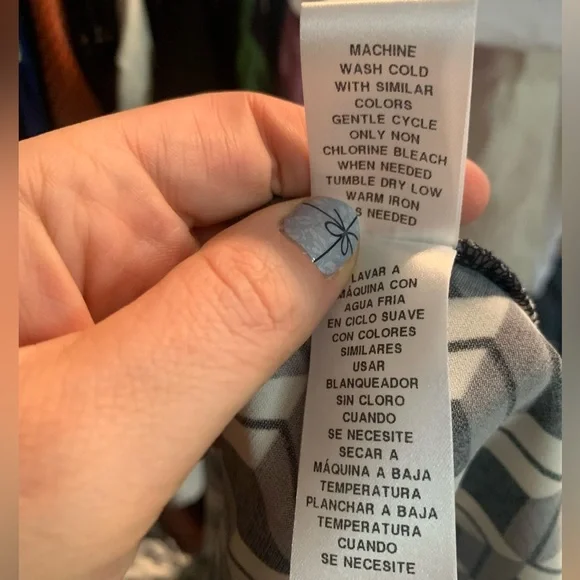 Elegant Black, Gray, and White Geometric Wrap Dress - Picture 7 of 7